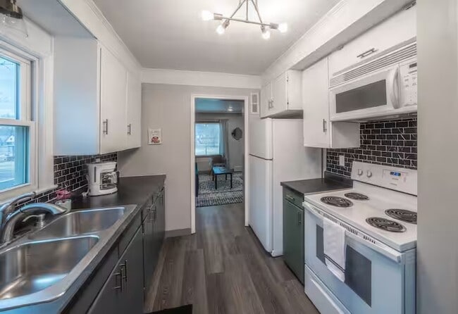 Photo - 2208 S Covell Ave