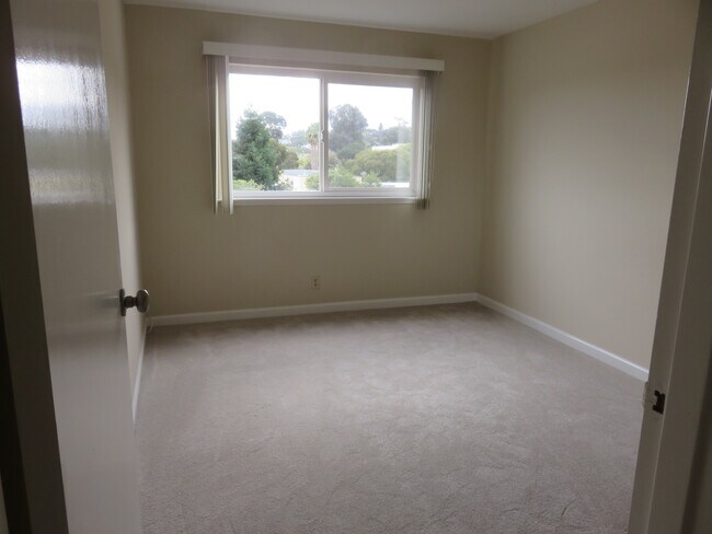 Photo - Hill Garden Apartments