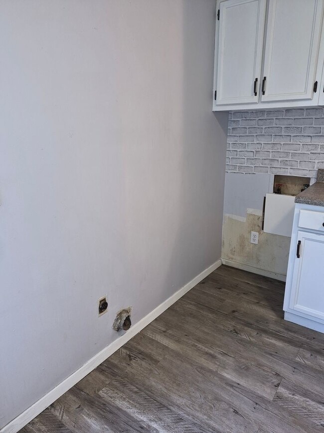 Photo - Montgomery Apartments Unit 04