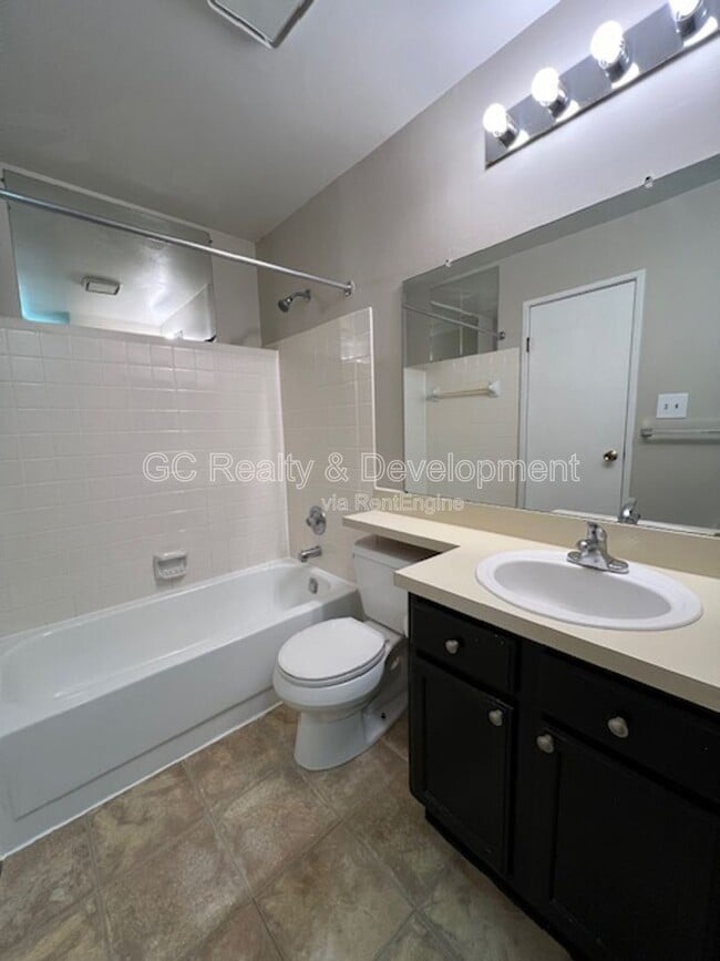 Photo - 1251 Wyndham Dr Unit 104