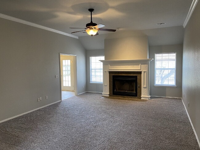 Photo - 4902 Hawthorne Way