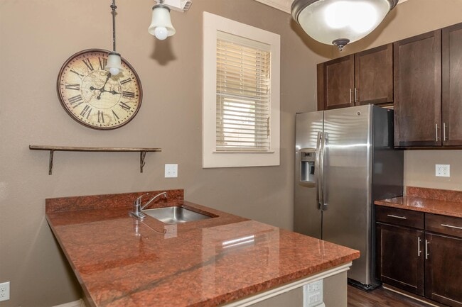 Building Photo - Oasis Cove