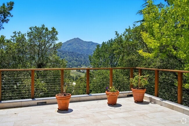 Building Photo - Gorgeous 4 bedroom home in Greenbrae with ...