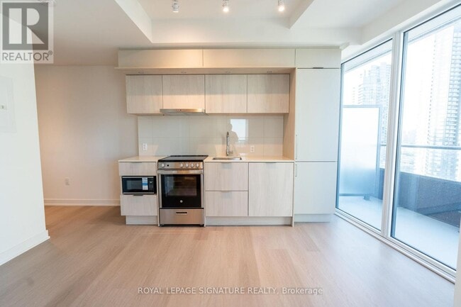 Photo - 448 Burnhamthorpe Rd W Unité 1807