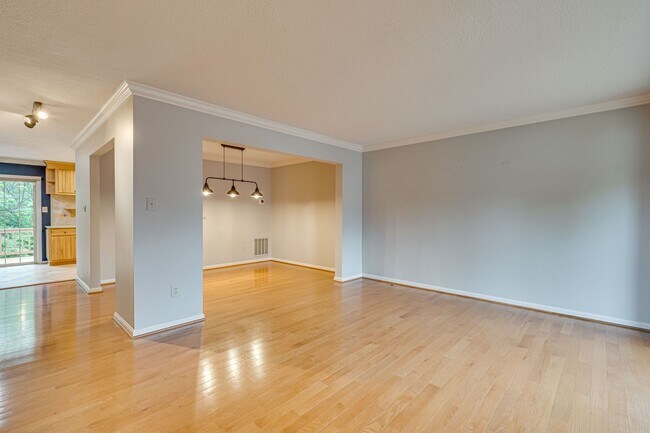 Photo - Fantastic townhome in Alexandria