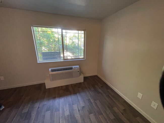 Photo - Midtown Manor