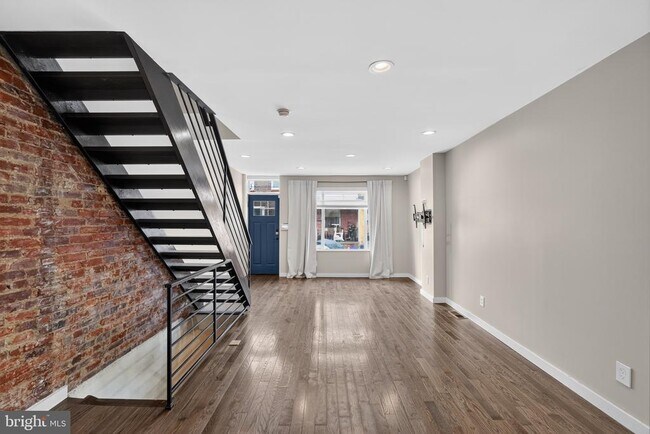 Photo - 1911 S Lambert St
