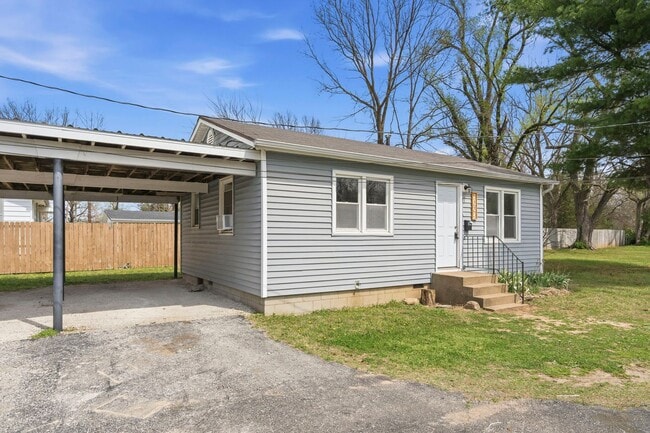 Photo - 1 Bedroom | 1 Bathroom | House with Carport | Located on a Quiet Street| Lawn Care and Trash Incl...