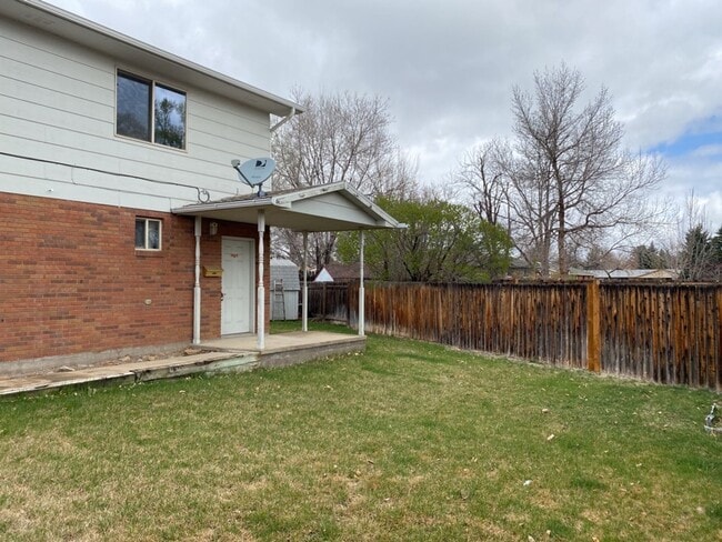 Photo - 2 Bedroom 2 Bath Townhome w/ large 2 car garage - Freshly remodeled - Available Now