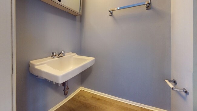 Photo - 448-450 Bartley Unit 450