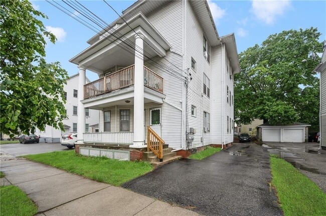 Building Photo - 16 Radcliffe Ave Unit 3
