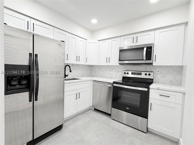 Building Photo - 1470 NW 22nd St Unit 2