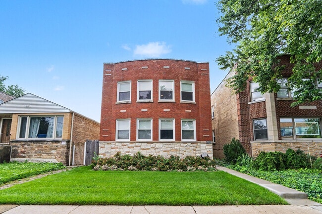 Building Photo - 6328 N Whipple St Unit 2