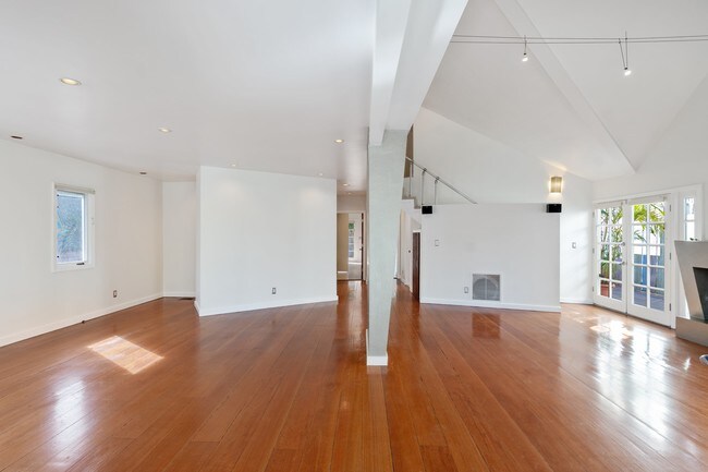 Photo - 1153 N Poinsettia Pl