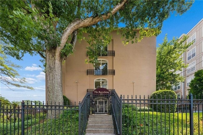 Building Photo - 395 Pharr Rd NE Unit 308