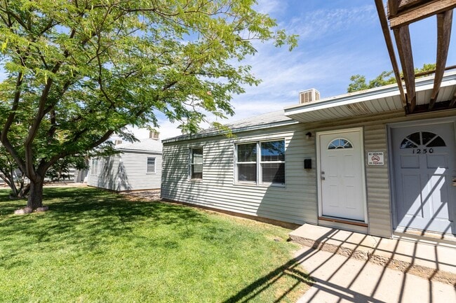 Building Photo - 1240-1254 Elm Avenue Rental
