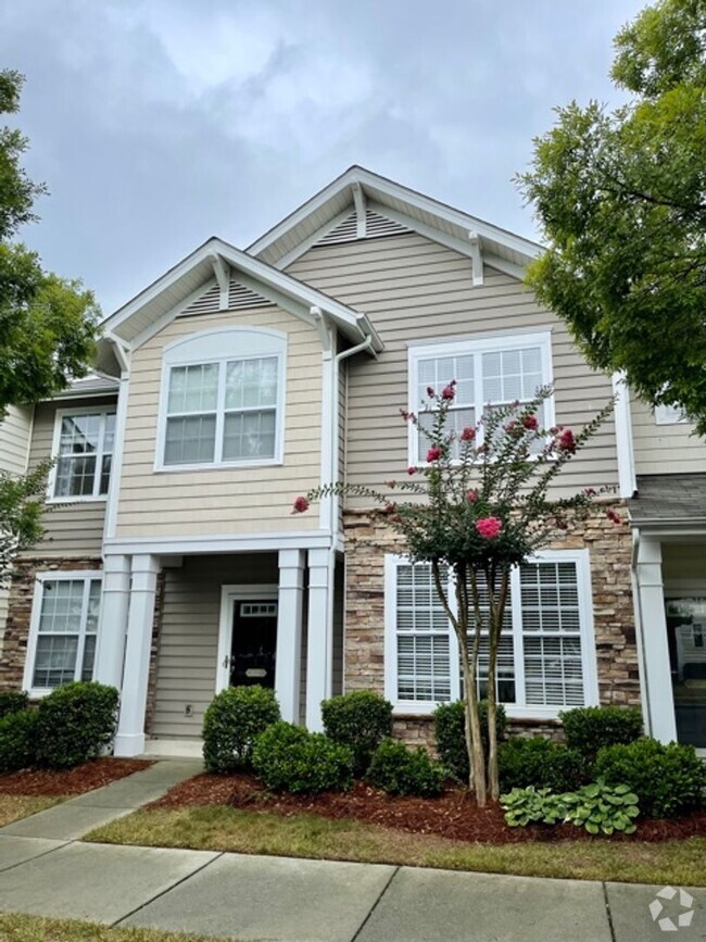 Building Photo - Incredible Matthews Townhome in Callonwood!