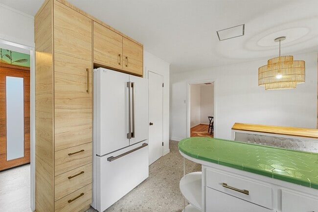 Photo - 2052 Addison Rd