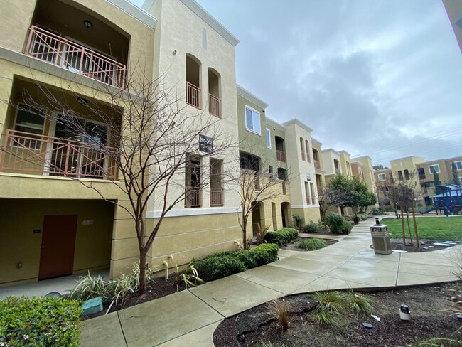 3 Bed 2 Bath Condo W/ Garage In San Ramon - 3 Bed 2 Bath Condo W/ Garage In San Ramon Unit 101