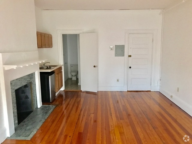 Building Photo - 1075 Beacon St Unit 3 Rental