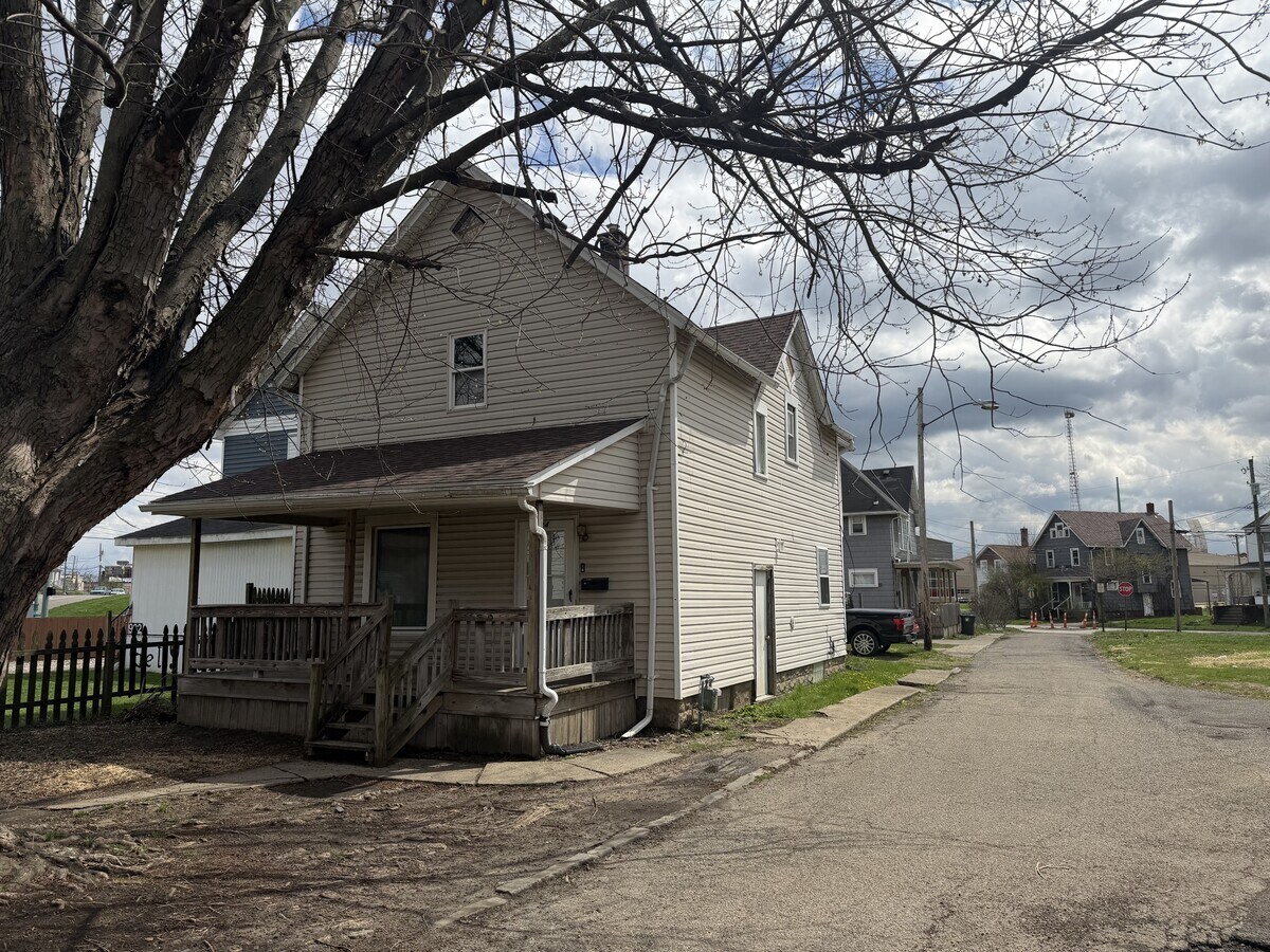 Photo - 934 4th St NW