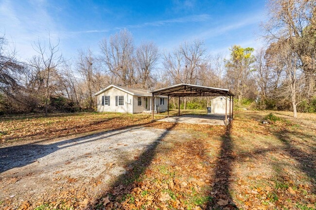 Building Photo - Newly Remodeled 2 Bed 1 Bath Home