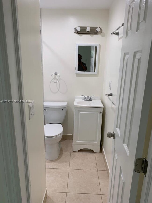 Building Photo - 1471 NE 170th St Unit 123A
