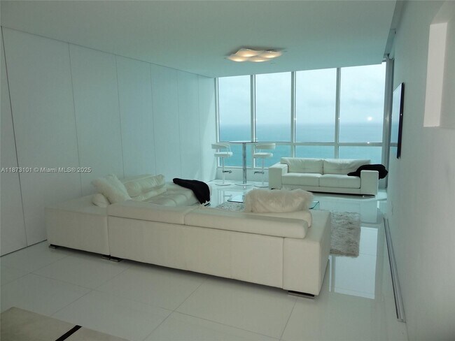 Photo - 100 South Pointe Dr Unidad 3105