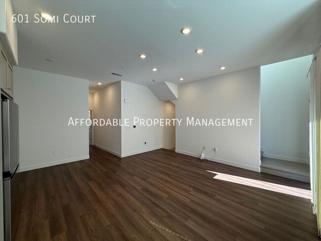 Photo - 601 Somi Ct