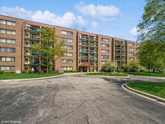 Building Photo - 1800 Huntington Blvd Unit 409