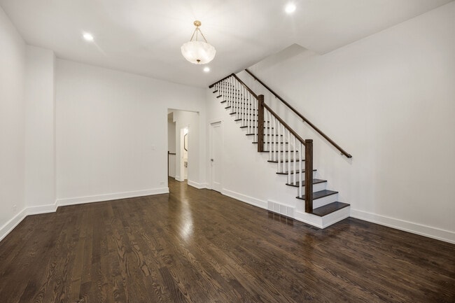 Photo - 2107 N Clark St