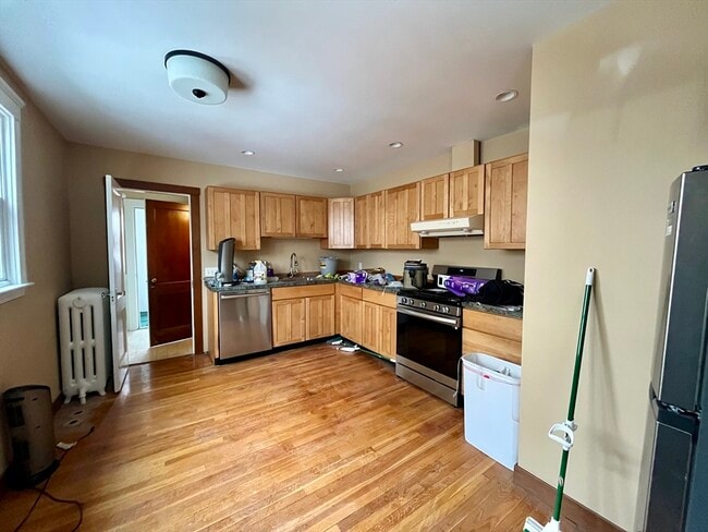 Photo - 14-16-16 Richardson Ave Unidad 14