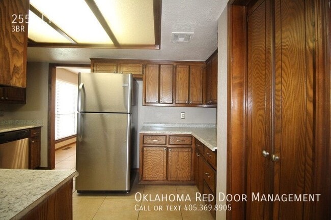 Photo - 2554 Lynn Ln
