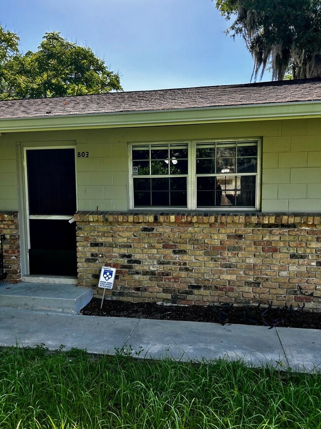 Photo - 803 Pine St