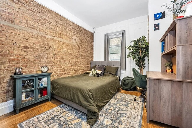 Photo - 129 W 56th St Unidad 3F