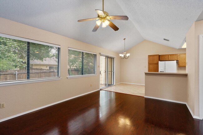 Photo - Perfect 3-Bedroom Condo in North Austin for Lease