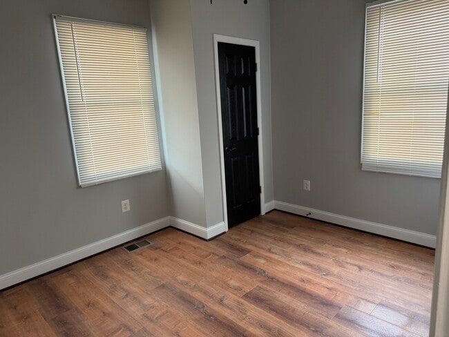 Photo - 4613 Asbury Ave Unidad 1A