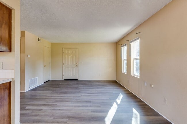 Photo - 4321 S Handley St Unidad #3
