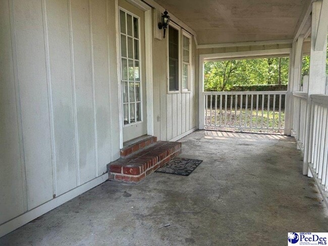 Photo - 462 Bellingham Ct