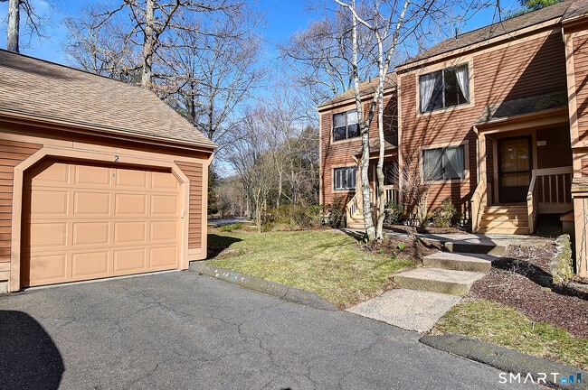 Photo - 2 Stonington Ct Unit 2