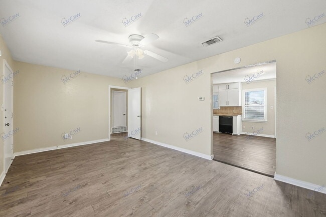 Photo - 208 Westfork Dr