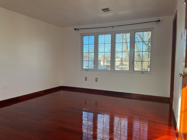 Photo - 88-10 St James Ave