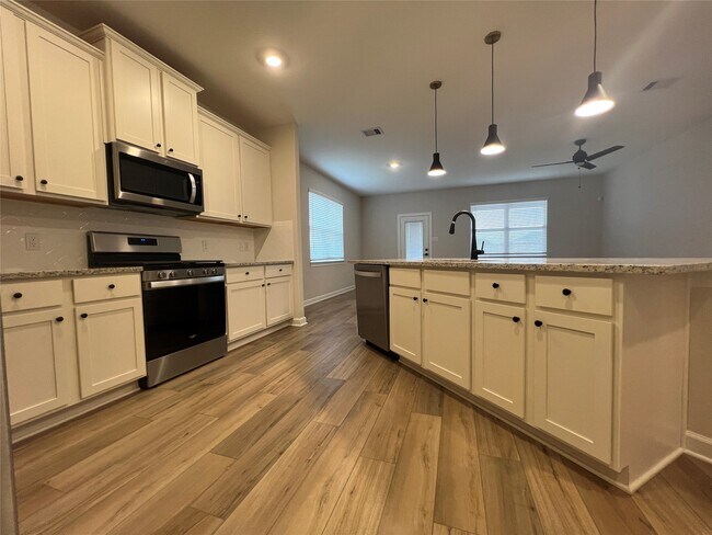3077 Sunmoon Ln
