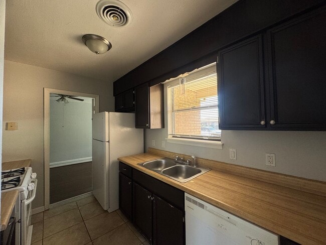 Photo - 1211 Harvard Dr