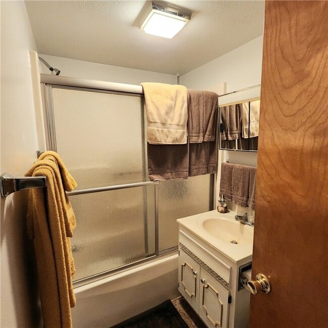 Photo - 318 W William St