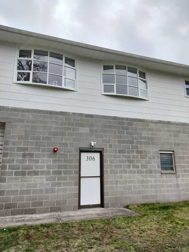 Photo - 306 Fulling Mill Rd Unit B