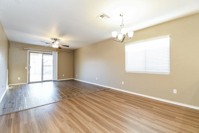 Photo - 1701 E Christopher St