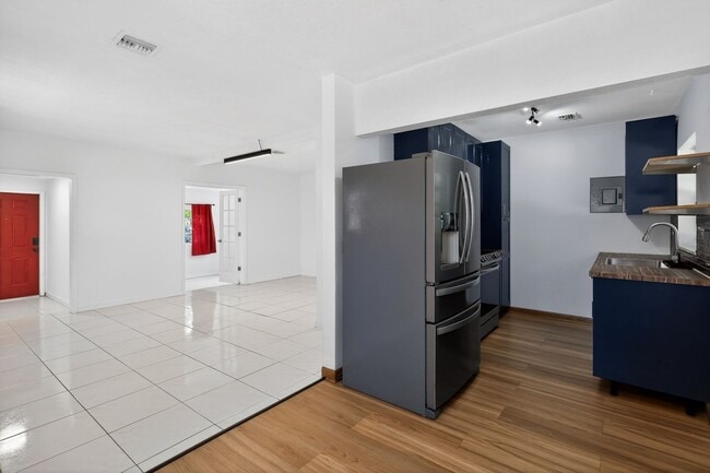 Photo - 76 NE 170th St