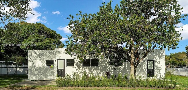 Building Photo - 1046 Jann Ave