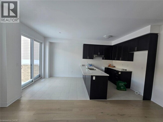 Photo - 99 Manuel St